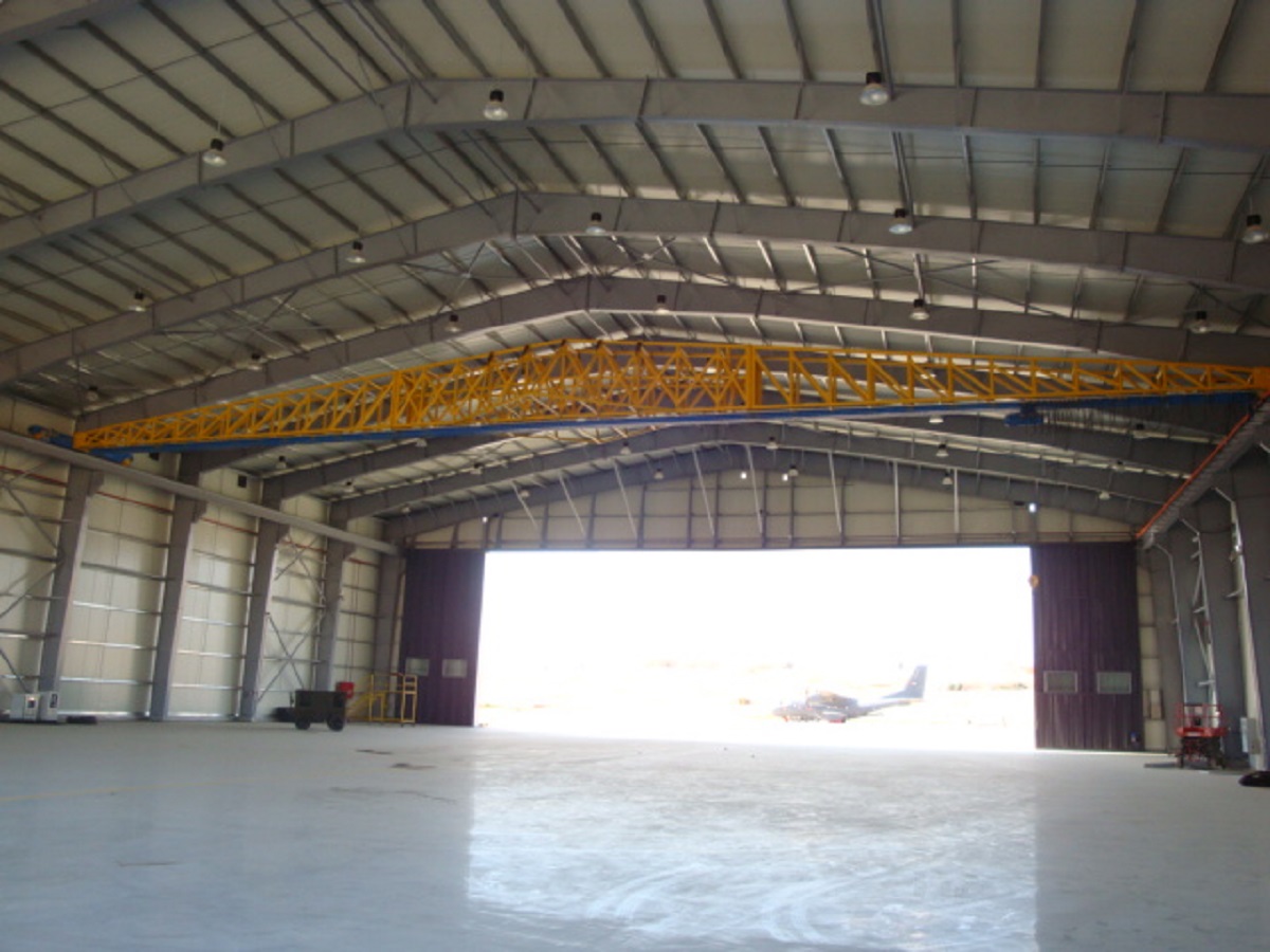 Overhead Crane and Lifting Device